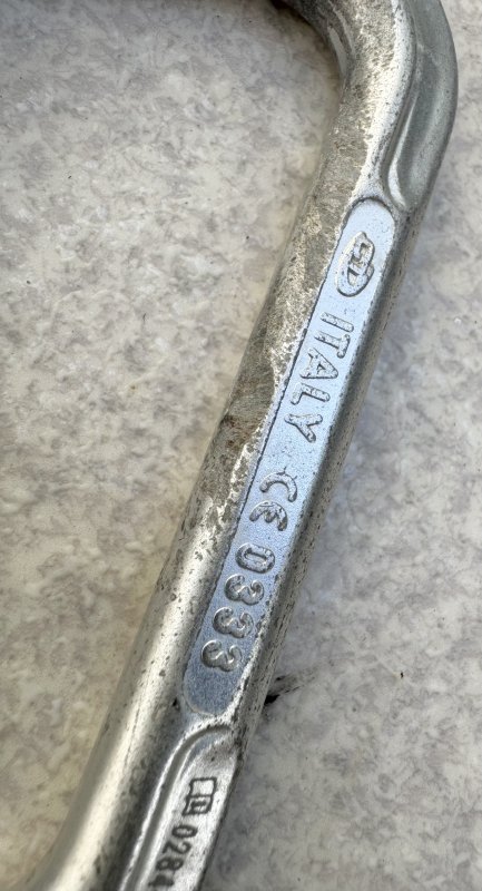 画像2: 米軍放出品 クライミングテクノロジー(CT) D型カラビナ ラージスチールSG  2個 (2)