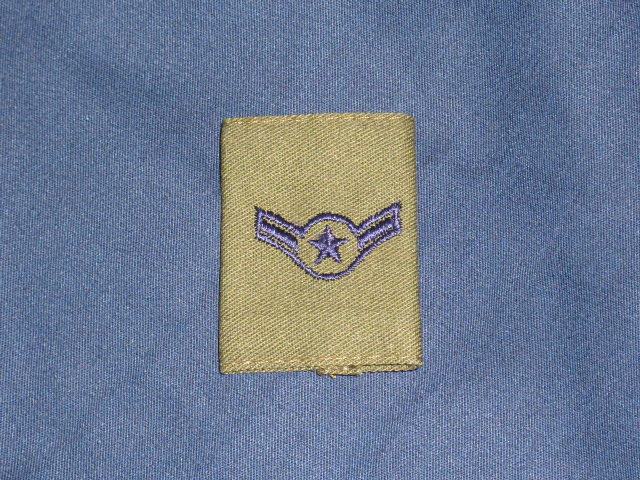 画像1: 米軍実物　U,S,A,F,　Airman 階級タブ (1)