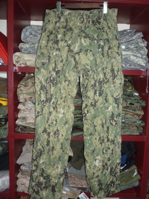 米軍放出品,US NAVY FROG TYPEIIIコンバットパンツ　L-R