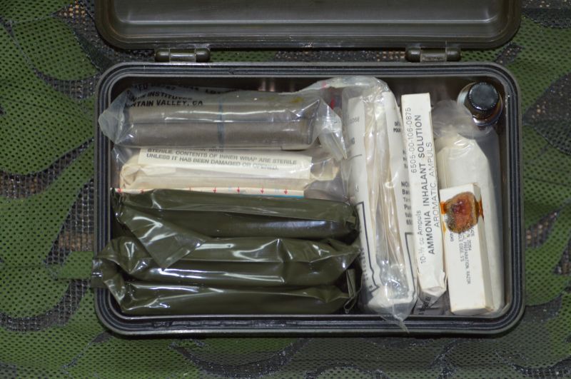 米軍 ファーストエイド ボックス & キット 現状品 放出品 医療 衛生兵