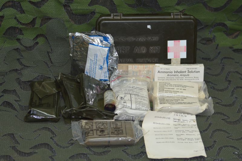 米軍実物　ファーストエイドキットセット　BOX