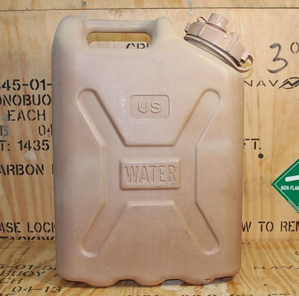 大注目】 (2301)USウオータータンク、デザート、20L米軍実物放出品