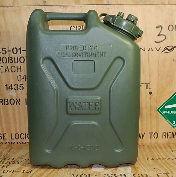 海外最新 米軍放出品 US ウォータータンク i9tmg.com.br