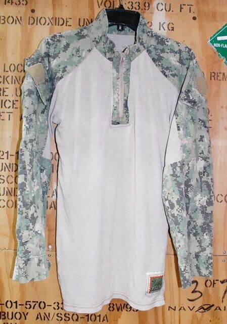 画像1: 米軍実物　FROG　US NAVY,　AOR2　コンバットシャツ　TYPEIII (1)