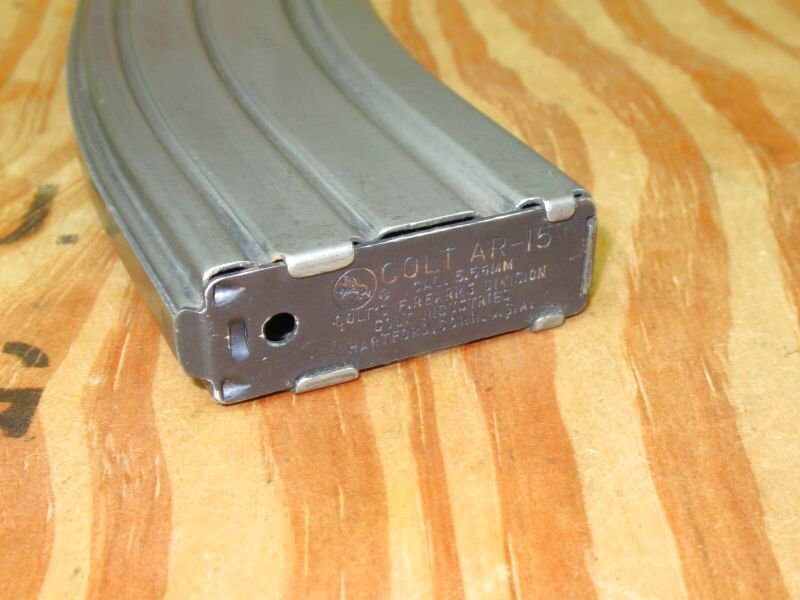 COLT AR-15 マガジンなし