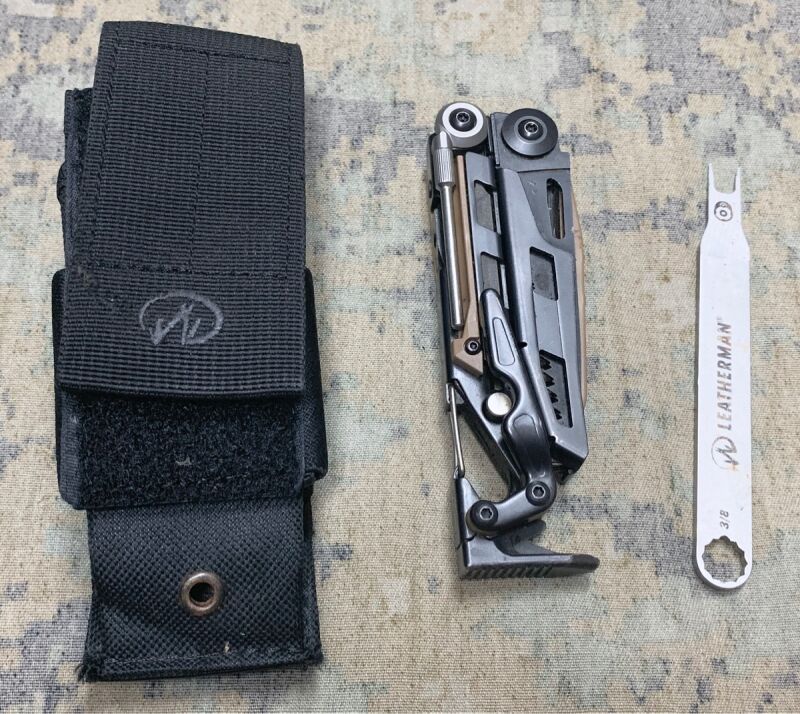 米軍放出品LEATHERMANマルチツール（SURGE）品31