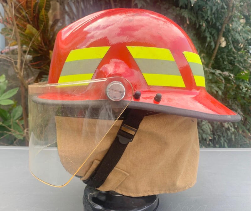 実物・新品】FDNY ヘルメット 防火帽 消防 救助 救急 レスキュー