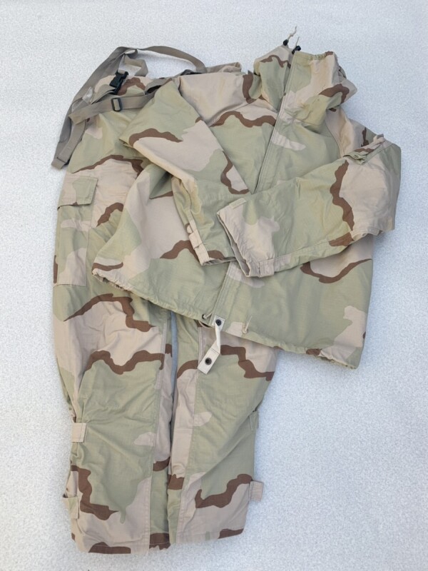 米軍実物 科学防護服 デザート3C ケミカル ジャケト/パンツ SET M-R 