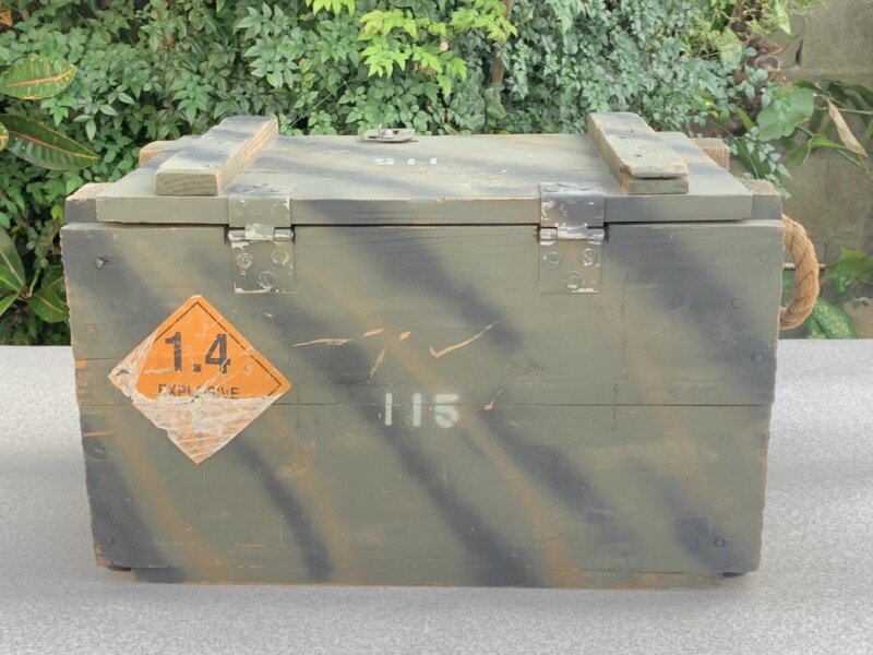 米軍実物 EXPLOSIVE MINES BOX 弾薬ケース・アーモBOX