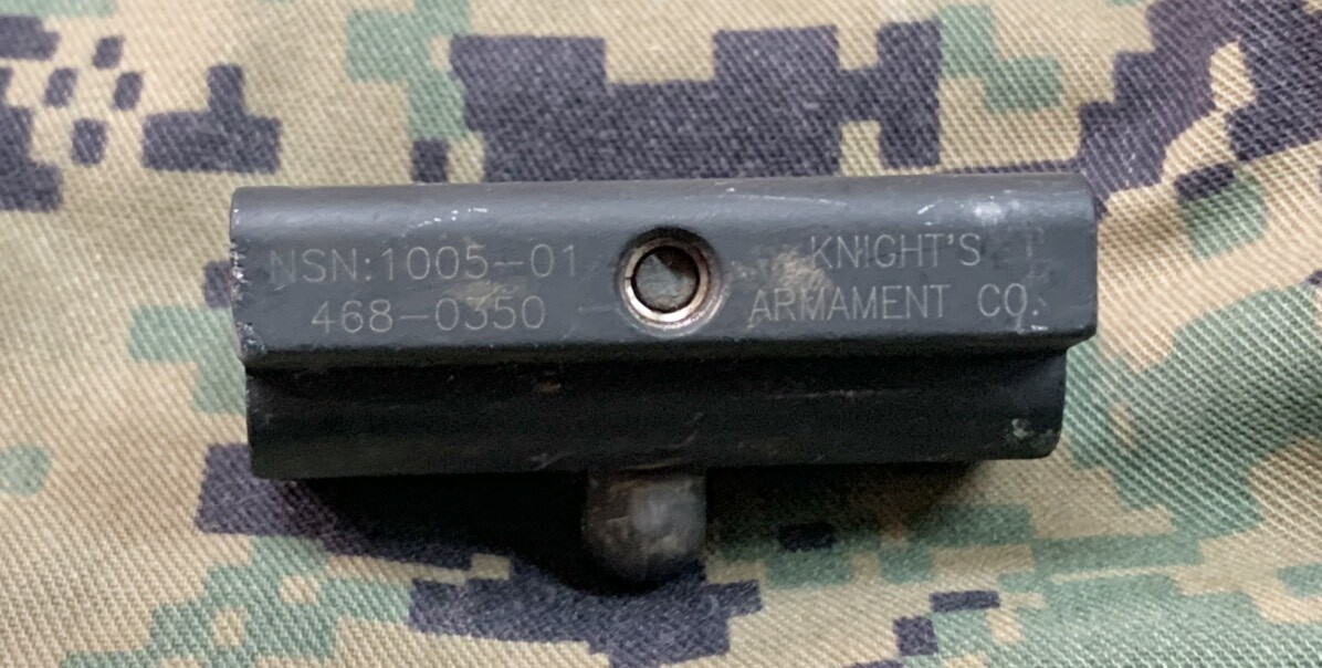 画像1: 米軍実物 Knights Armament バイポッドアダプター  M16 M4 M27 IAR ナイツ (1)