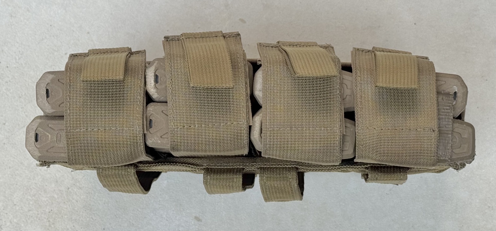 米軍放出品 TACTICAL ASSAULT GEAR マガジンポーチ4連